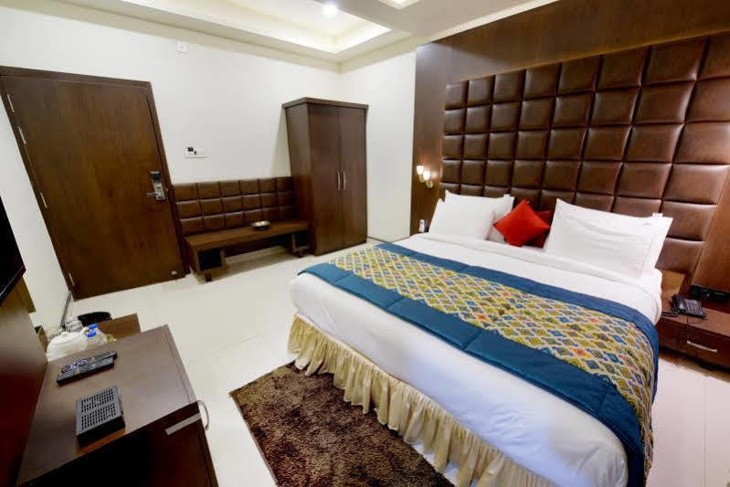 Hotel Mk Vivanta Gwalior Exterior foto